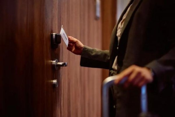 捷希源 房价大跳水，酒店业遭遇最差暑假？